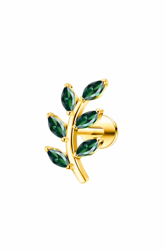 עגיל טטניום מצופה 14 קראט בצורת עלה עם זרקונים בצבע ירוק